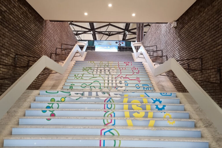Habillage du grand escalier de l'École Polytechnique