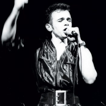 023_Patrice-poing-levé